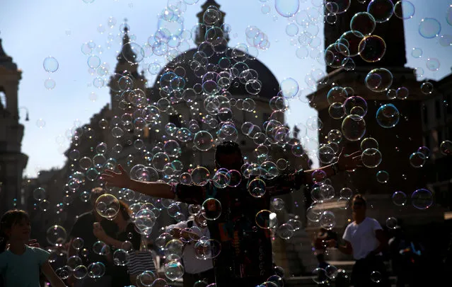 A man plays with bubbles in downtown Rome, Italy, October 12, 2018. (Photo by Tony Gentile/Reuters)