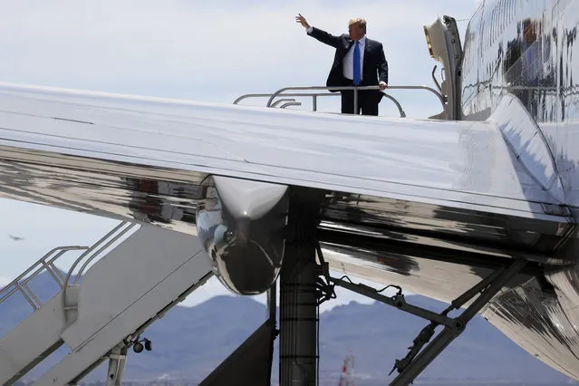 President Donald Trump waves from the top of the stairs of Air Force One as he leaves Las Vegas after speaking at the Republican Jewish Coalition's annual leadership meeting, Saturday April 6, 2019, en route to Washington. (Photo by Jacquelyn Martin/AP Photo)