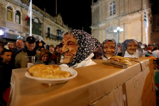 Masked revellers take part in a spontaneous carnival characterised by improvisation, satire and the macabre, in the village of Ghaxaq, Malta, February 27, 2017. (Photo by Darrin Zammit Lupi/Reuters)