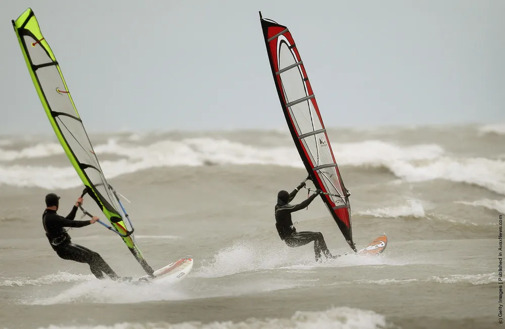 Storm Brings Heavy Rain And High Winds To Chicago, Over 20 Foot Waves Expected In Lake Michigan