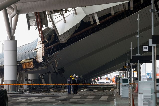 Officials from the Forensic Science Laboratory Delhi stand near the portion of a canopy which collapsed following heavy rainfall, at the Indira Gandhi International Airport in New Delhi, India on June 28, 2024. (Photo by Priyanshu Singh/Reuters)