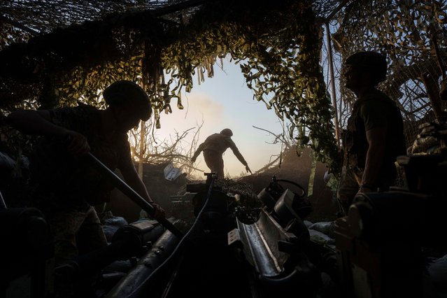 Ukrainian servicemen of 148th separate artillery brigade of the Air Assault Forces prepare a M777 howitzer to fire towards Russian positions at the frontline in Donetsk region, Ukraine, Wednesday, August 21, 2024. (Photo by Evgeniy Maloletka/AP Photo)