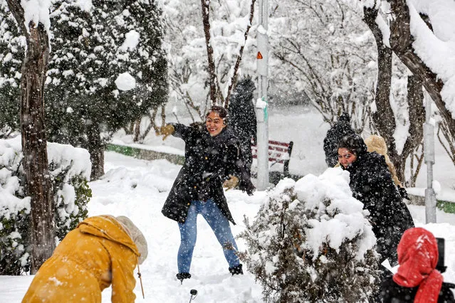 Children take part in a snow fight at a park in the Iranian capital Tehran on January 19, 2020. (Photo by Atta Kenare/AFP Photo)