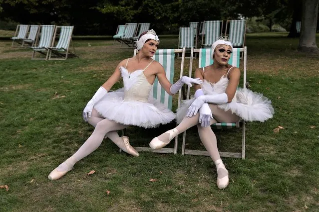Dancers Robert Carter, right, and Ugo Cirri from the comedy drag ballet company Les Ballets Trockadero de Monte Carlo pose for the cameras in the Italian Gardens of Kensington Gardens in London, Thursday, September 1, 2022. The troupe will tour Britain with their show, starting at the Peacock Theatre in London on Sept. 6, 2022. (Photo by Alastair Grant/AP Photo)