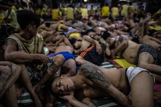 Inmates sleep on the ground inside the Quezon City jail at night in Manila in this picture taken on July 21, 2016. (Photo by Noel Celis/AFP Photo)