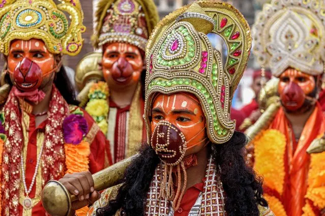 Artists dress as Hindu deity lord Hanuman as they take part in a religious procession during the Navratri celebrations in Amritsar on September 30, 2022. (Photo by Narinder Nanu/AFP Photo)