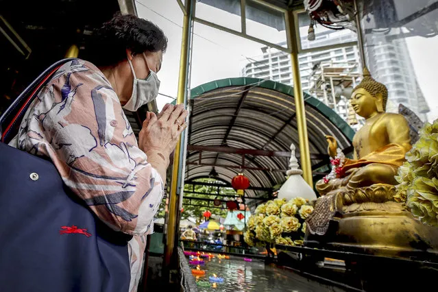 Devotees wearing protective masks pray at a temple in Bangkok, Thailand, 19 June 2020. Thailand opened most businesses to enter the fourth phase of easing coronavirus restrictions after the number of coronavirus cases remains low. (Photo by Diego Azubel/EPA/EFE/Rex Features/Shutterstock)