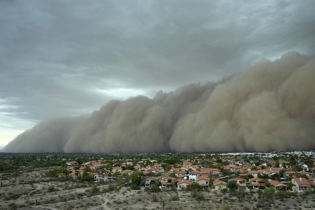 A giant dust storm approaches the Phoenix metro area as a monsoon storm pushes the dust into the air, Monday, August 25, 2025, in Phoenix. (Photo by Ross D. Franklin/AP Photo)