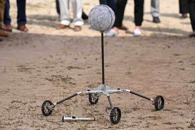 A mobility prototype for the Mars sample recovery helicopter is demonstrated with a return sample tube for the Mars Sample Return mission in the Mars Yard at NASA's Jet Propulsion Laboratory (JPL) in Pasadena, California on April 11, 2023. NASA scientists at the Jet propulsion Laboratory in Pasadena, California, are working hard to meet their deadlines for the next space exploration missions. Americans are confident they will be able to bring back samples from Mars around 2033 in a capsule that will have to crash on Earth while keeping the samples safe. (Photo by Patrick T. Fallon/AFP Photo)