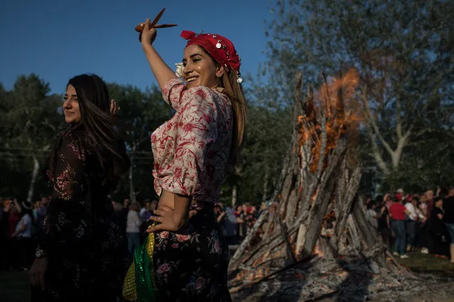 Women dance in front of a large bonfire during the Kakava Festival on May 5, 2018 in Edirne, Turkey. The annual Kakava (Hõdõrellez) spring festival celebrates the coming of spring amongst the Roma community. (Photo by Chris McGrath/Getty Images)