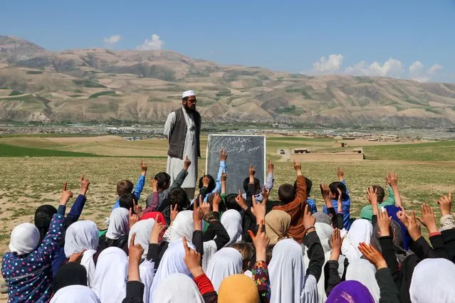 Afghan children attend a class at an open air school on the outskirts of Fayzabad district, Badakhshan province on March 27, 2023. (Photo by Omer Abrar/AFP Photo)