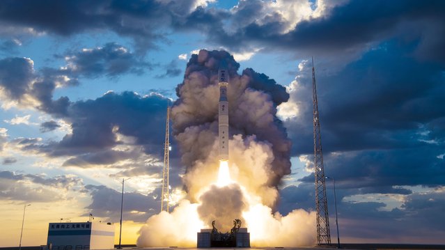 The Lijian-1 Y4 commercial carrier rocket carrying five satellites blasts off from the Jiuquan Satellite Launch Center in northwest China, Sept. 25, 2024. The rocket blasted off at 7:33 a.m. (Beijing Time) from the Jiuquan Satellite Launch Center in northwest China and sent a group of satellites, including the Jilin-1 SAR01A satellite and Yunyao-1 21-22 satellites, into their planned orbits. (Photo by Wang Jiangbo/EPA)