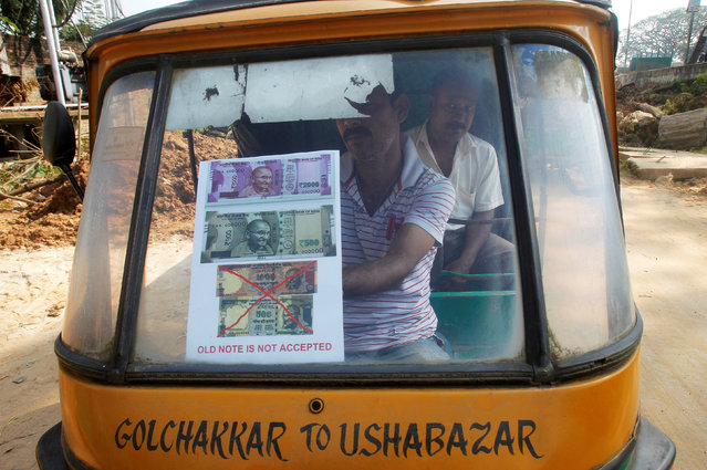 A driver displays a notice on the windscreen of his auto-rickshaw stating the refusal to accept old 500 and 1000 Indian rupee banknotes in Agartala, India, November 14, 2016. (Photo by Jayanta Dey/Reuters)
