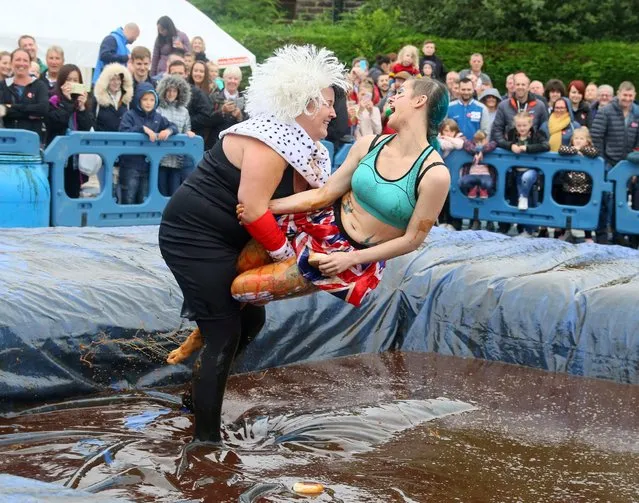 Two brave contestants take part in the World Gravy Wrestling Championships at the Rose 'n Bowl in Stacksteads, Lancashire, England on August 27 2018. Contestants must wrestle in the gravy for 2 minutes, points are scored for fancy dress, comedy effect, entertainment and wrestling ability. The event is held to raise funds for the East Lancashire Hospice and competitors nominated charities. (Photo by Phil Taylor/South West News Service)