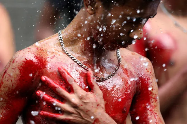 A Shi'ite muslim man bleeds after cutting himself while he takes part at the Ashura festival at a mosque in central Yangon, Myanmar September 21, 2018. (Photo by Ann Wang/Reuters)