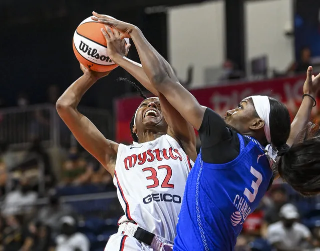 Washington Mystics Shatori Walker-Kimbrough (32) drives to the basket against Connecticut Sun guard/forward Kaila Charles (3) during first half action at the Entertainment and Sports Arena. (Photo by Jonathan Newton/The Washington Post)