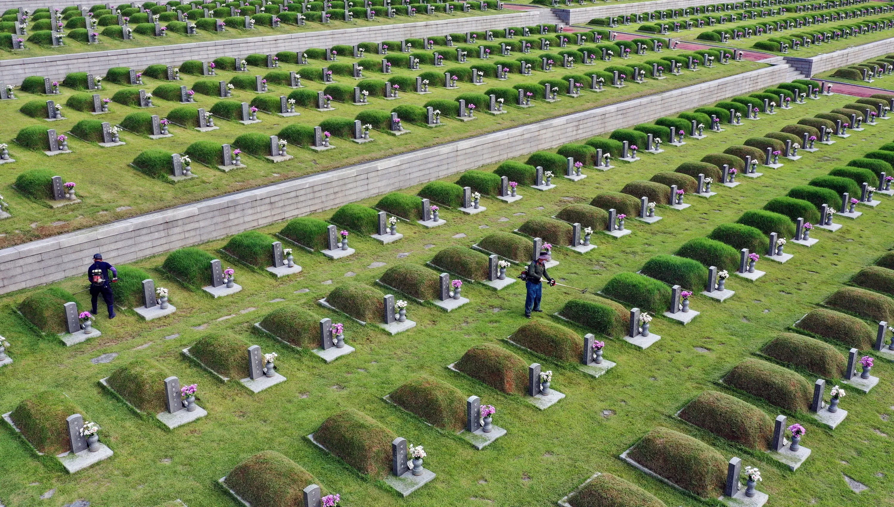 Как выглядят корейские кладбища. Могилы воздей куя корейское государство.