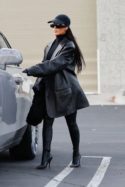 American media personality Kim Kardashian West leaving an office building in the LA area yesterday, Tuesday October 19th 2021 after a busy day of meetings and errands. She looked like she wanted to keep a low profile, dressed in head-to-toe Balenciaga and wearing the rumored new Beats Fit Pro. Beats hasn’t officially announced the product yet, but this might indicate the product is coming soon. (Photo by Backgrid USA)