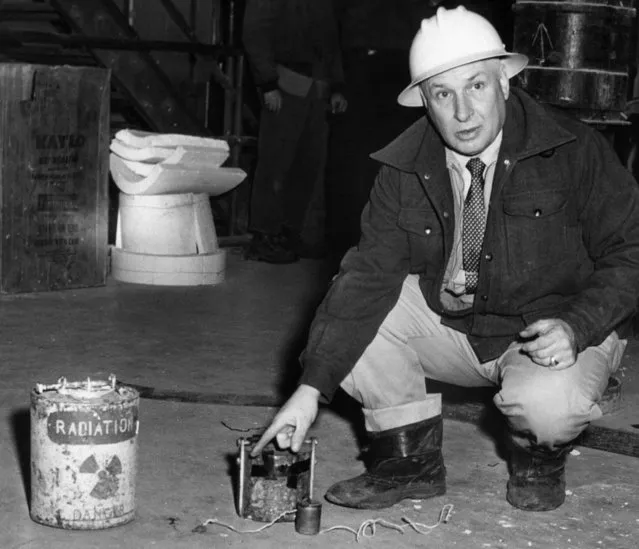 James Gleason, an official of a Philadelphia construction firm, points to a deadly cylinder of radioactive Cobalt, discovered in the auto of a workman in Milford, Connecticut on January 11, 1956 after it had been missing from a utility company project 16 hours. The workman was unaware of the deadly aspect of the capsule when he took it from the job. (Photo by AP Photo)