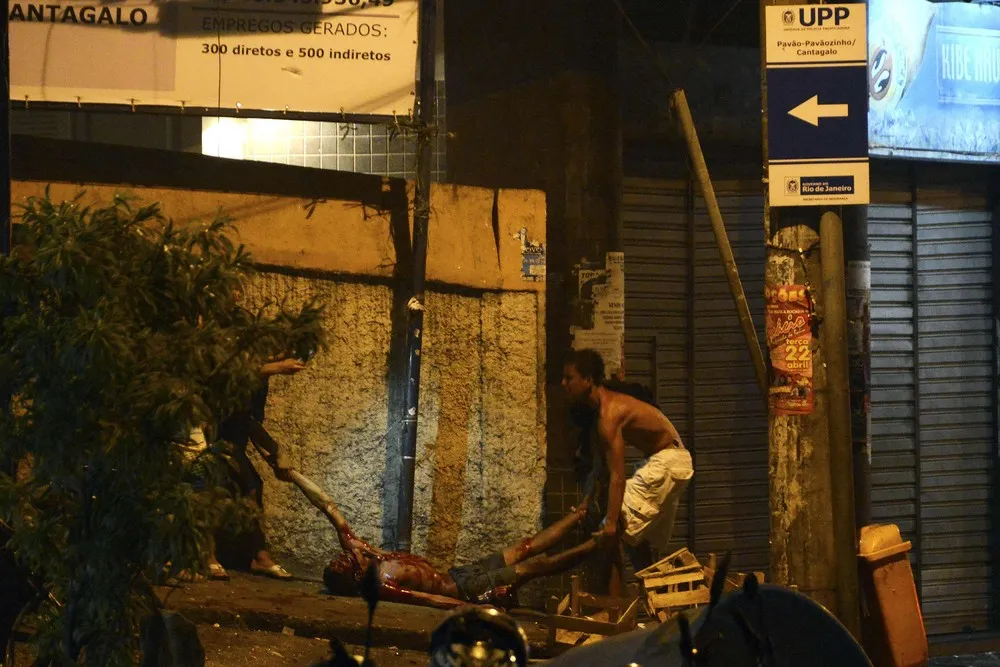 Anti-police Protests Break Out in Rio Slum Near Main Tourist Zone