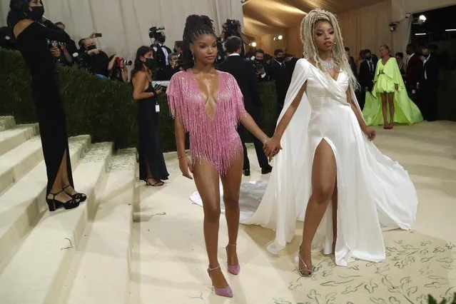 Sisters Chloe Bailey (L) and Halle Bailey arrive for the 2021 Met Gala at the Metropolitan Museum of Art on September 13, 2021 in New York. This year's Met Gala has a distinctively youthful imprint, hosted by singer Billie Eilish, actor Timothee Chalamet, poet Amanda Gorman and tennis star Naomi Osaka, none of them older than 25. The 2021 theme is “In America: A Lexicon of Fashion”. (Photo by Mario Anzuoni/Reuters)