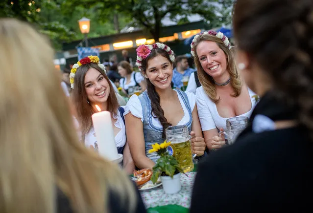 People enjoy themselves in the early morning hours during the traditional “Kocherlball” at the beer garden at the Chinese Tower in the English Gardens in Munich, Germany, 23 July 2017. In the 19 th century young employees, service workers, maids and other proletarians came to dance at the “Kocherlball”. (Photo by Matthias Balk/DPA/Bildfunk)