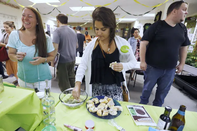 In this Thursday, July 10, 2014, photo, students taste a cannabis-infused dipping sauce prepared during a cooking class at the New England Grass Roots Institute in Quincy, Mass. The proliferation of marijuana edibles for medical and recreational use is giving rise to a cottage industry of foods, infused olive oils, cookbooks and classes as more states legalize marijuana use. (Photo by Michael Dwyer/AP Photo)