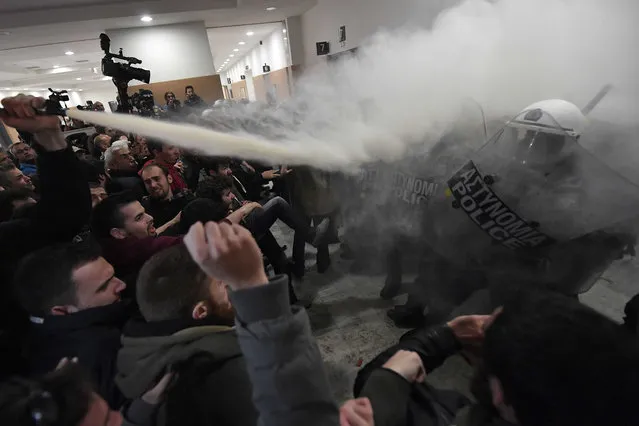 Protesters clash with riot police in the lobby of a courtroom in Athens on November 29, 2017. People protesting homes' auctions clashed with police at Athens court of appeals as foreclosures begin anew as part of reforms under Greece's bailout plans. (Photo by Louisa Gouliamaki/AFP Photo)