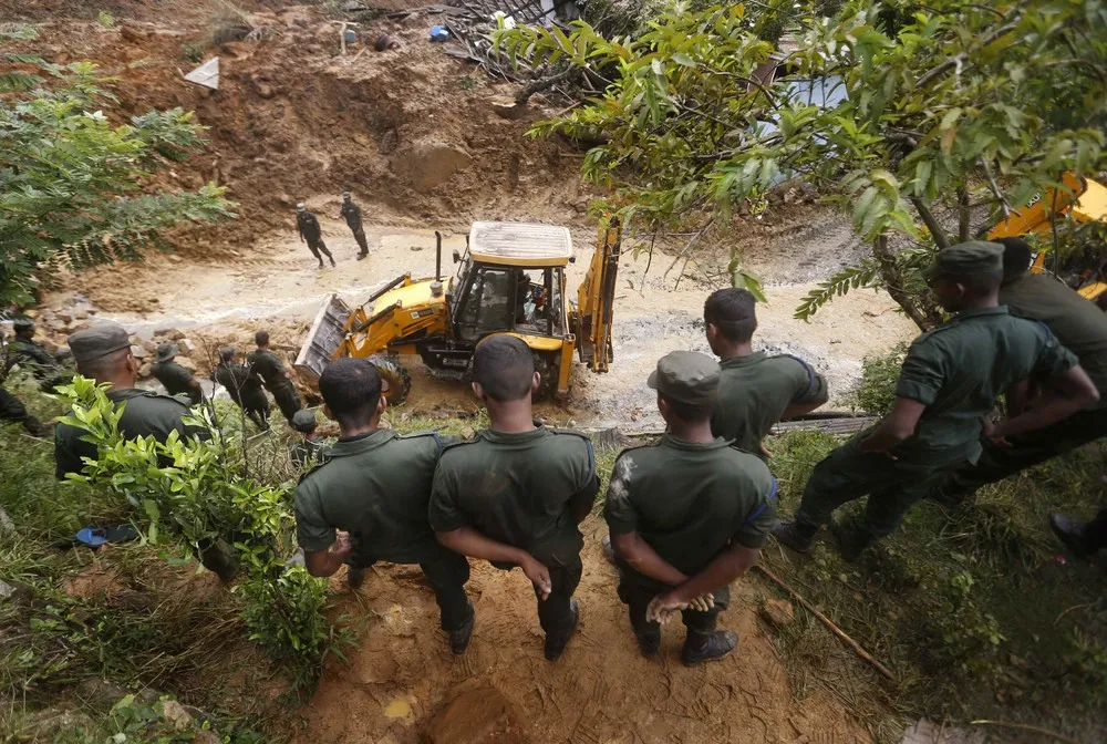 Hundreds Feared Buried Under Sri Lanka Mudslide