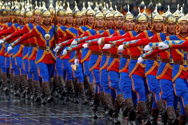 Members of the honour guard march in the rain during a welcome ceremony on Sukhbaatar Square in Ulaanbaatar, Mongolia on August 2, 2024. (Photo by B. Rentsendorj/Reuters)