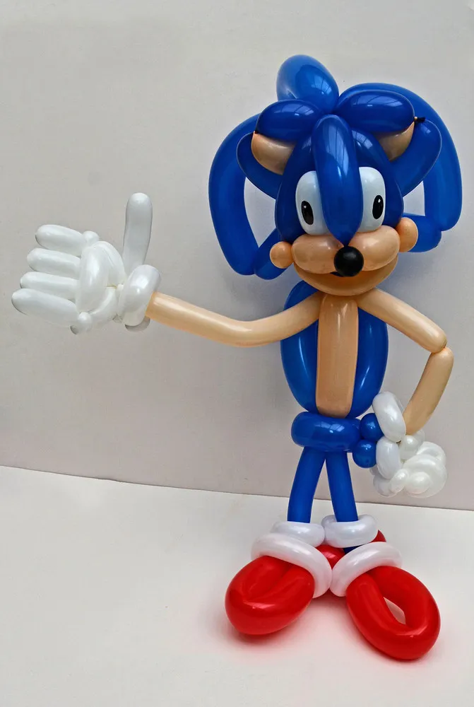 Incredible Balloon Art by Rob Driscoll