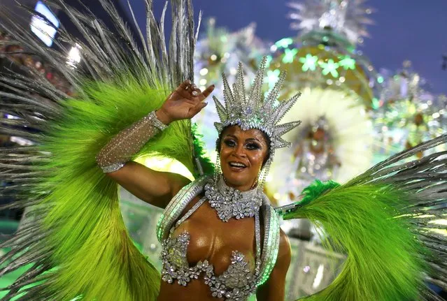 A reveller from Imperatriz Leopoldinense samba school performs during the first night of the Carnival parade at the Sambadrome in Rio de Janeiro, Brazil on March 4, 2019. (Photo by Pilar Olivares/Reuters)