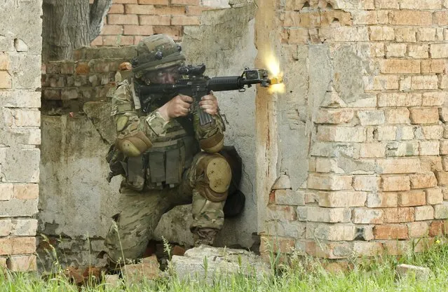 A Georgian serviceman takes part in the joint U.S.-Georgian exercise Noble Partner 2015 at the Vaziani training area outside Tbilisi, Georgia, May 17, 2015. (Photo by David Mdzinarishvili/Reuters)
