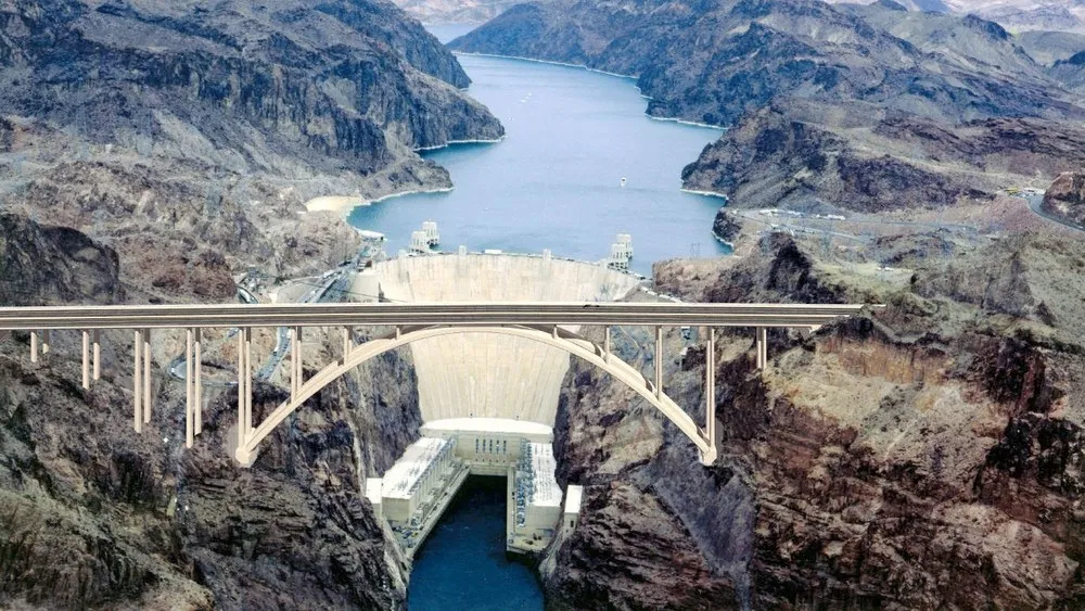 Mike O'Callaghan–Pat Tillman Memorial Bridge in Colorado River