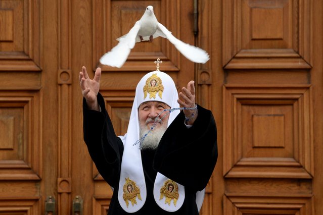 Russian Orthodox Patriarch Kirill releases a white dove to mark Annunciation Day in the Kremlin in Moscow, on April 7, 2014. In Christianity, Annunciation celebrates the relevation to the Virgin Mary that she would bear a son, Jesus. (Photo by Kirill Kudryavtsev/AFP Photo)