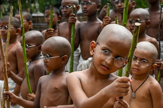 Children dress to resemble India's independence icon Mahatma Gandhi during an event on the eve of his birth anniversary in Chennai on October 1, 2022. (Photo by Arun Sankar/AFP Photo)