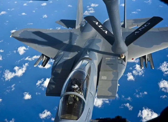 A Florida Air National Guard F-15C “Eagle” takes on fuel from an Alabama Air National Guard KC-135R “Stratotanker” over the Gulf of Mexico off Florida on an aerial refueling flight, January 11, 2013. (Photo by Mark Almond/AL.com)