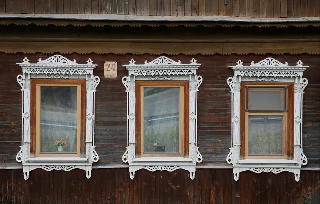 A view of part of a facade of a house in Borovsk, Kaluga region, Russia, July 21, 2016. (Photo by Maxim Shemetov/Reuters)