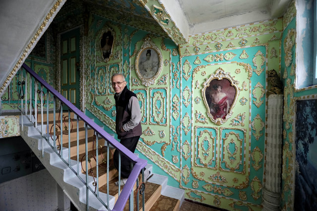 A stairwell is seen in an apartment block that one of its residents, 65-year-old Volodymyr Chayka, has spent the last five years decorating by himself in an elaborate, old-fashioned style, in a residential district of Kiev, Ukraine November 18, 2016. (Photo by Gleb Garanich/Reuters)
