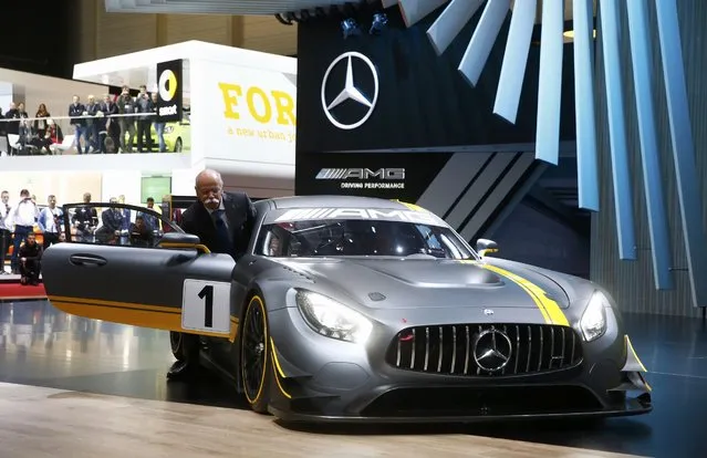 Daimler CEO Dieter Zetsche presents the new Mercedes-AMG GT3 race car during the first press day ahead of the 85th International Motor Show in Geneva March 3, 2015.  REUTERS/Arnd Wiegmann   