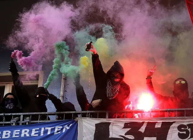 Left wing demonstrators burn bengals on a balcony during the traditional May Day demonstration in Berlin, Germany, Wednesday, May 1, 2019. (Photo by Markus Schreiber/AP Photo)