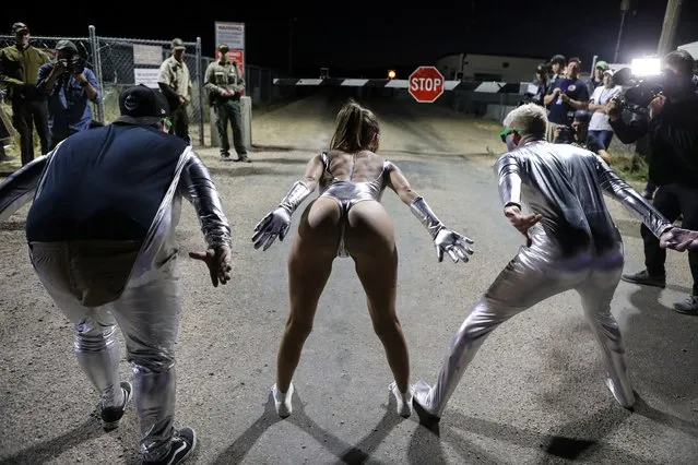 A group of people take the “Naruto run” position before they faux ran at an entrance to Area 51 as an influx of tourists responding to a call to “storm” Area 51, a secretive U.S. military base believed by UFO enthusiasts to hold government secrets about extra-terrestrials, is expected in Rachel, Nevada, U.S. September 20, 2019. (Photo by Jim Urquhart/Reuters)