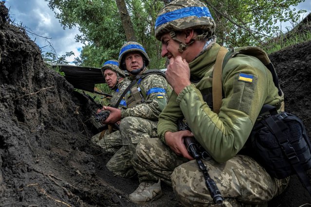 Ukrainian servicemen hide from shelling near the Russian border in Sumy region, Ukraine on August 13, 2024. (Photo by Viacheslav Ratynskyi/Reuters)