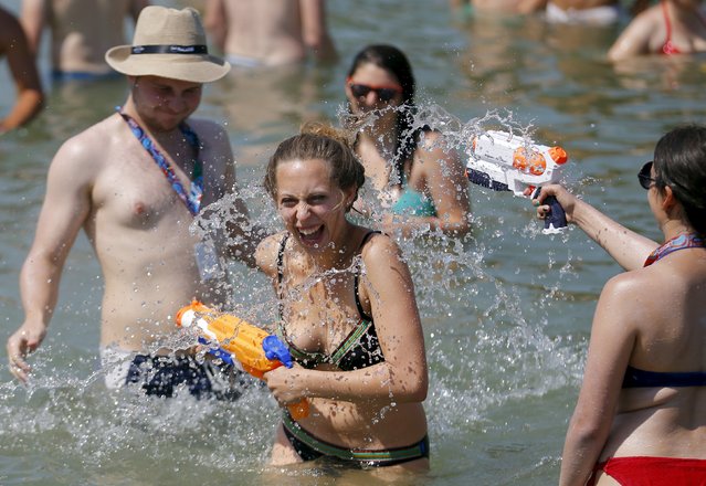 Revellers cool themselves in the Danube River during the Sziget music festival on an island in  Budapest, Hungary August 12, 2015. (Photo by Laszlo Balogh/Reuters)