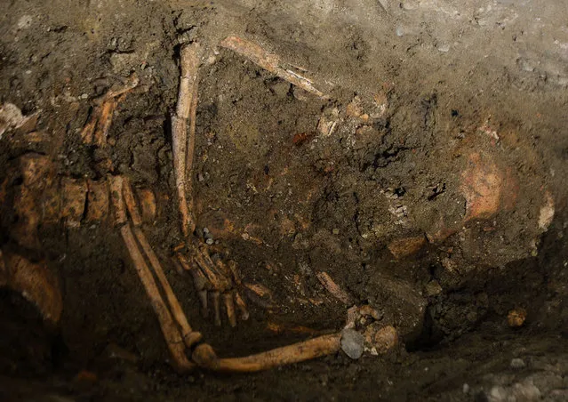 A view of the third excavation of a grave inside the medieval Convent of Saint Ursula in Florence on July 17, 2012, during research focusing on the burial site of Lisa Gherardini, wife of the wealthy Florentine silk merchant Francesco del Giocondo, the model who inspired Leonardo da Vinci's painting “The Mona Lisa”. (Photo by Andreas Solaro/AFP)