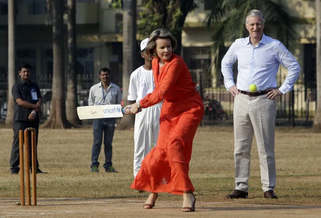 Belgium's Queen Mathilde and King Philippe play cricket at Oval Maidan in Mumbai, India, Friday, November 10, 2017.  The Royal couple are on a seven day state visit to India. (Photo by Rajanish Kakade/AP Photo)