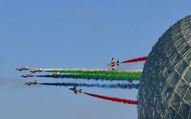 Aermacchi MB-339 jets from UAE' s Al- Fursan display team perform before the qualifying session ahead of the Abu Dhabi Formula One Grand Prix at the Yas Marina circuit on November 25, 2017. (Photo by Giuseppe Cacace/AFP Photo)