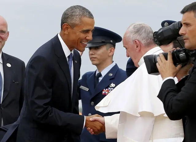 U.S. President Barack Obama (L) welcomes Pope Francis to the United States upon his arrival at Joint Base Andrews outside Washington September 22, 2015. (Photo by Jonathan Ernst/Reuters)