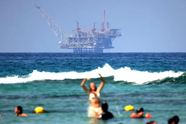 A view of the platform of the Leviathan natural gas field in the Mediterranean Sea is pictured from the Israeli northern coastal beach of Nasholim, on August 29, 2022. (Photo by Jack Guez/AFP Photo)