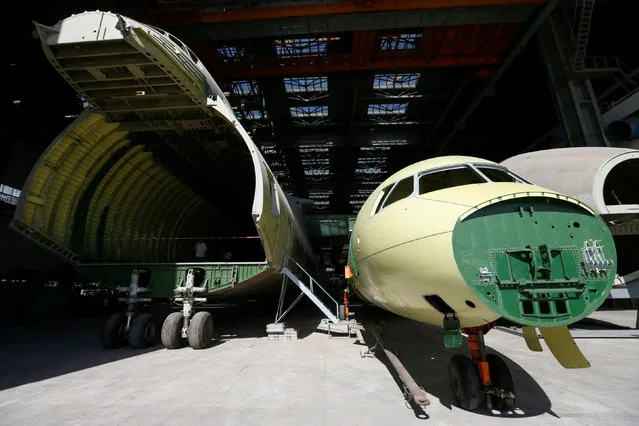 An airframe for the second Antonov-225 Mriya plane (L) is seen at Antonov aircraft plant in Kiev, Ukraine, September 7, 2016. (Photo by Valentyn Ogirenko/Reuters)